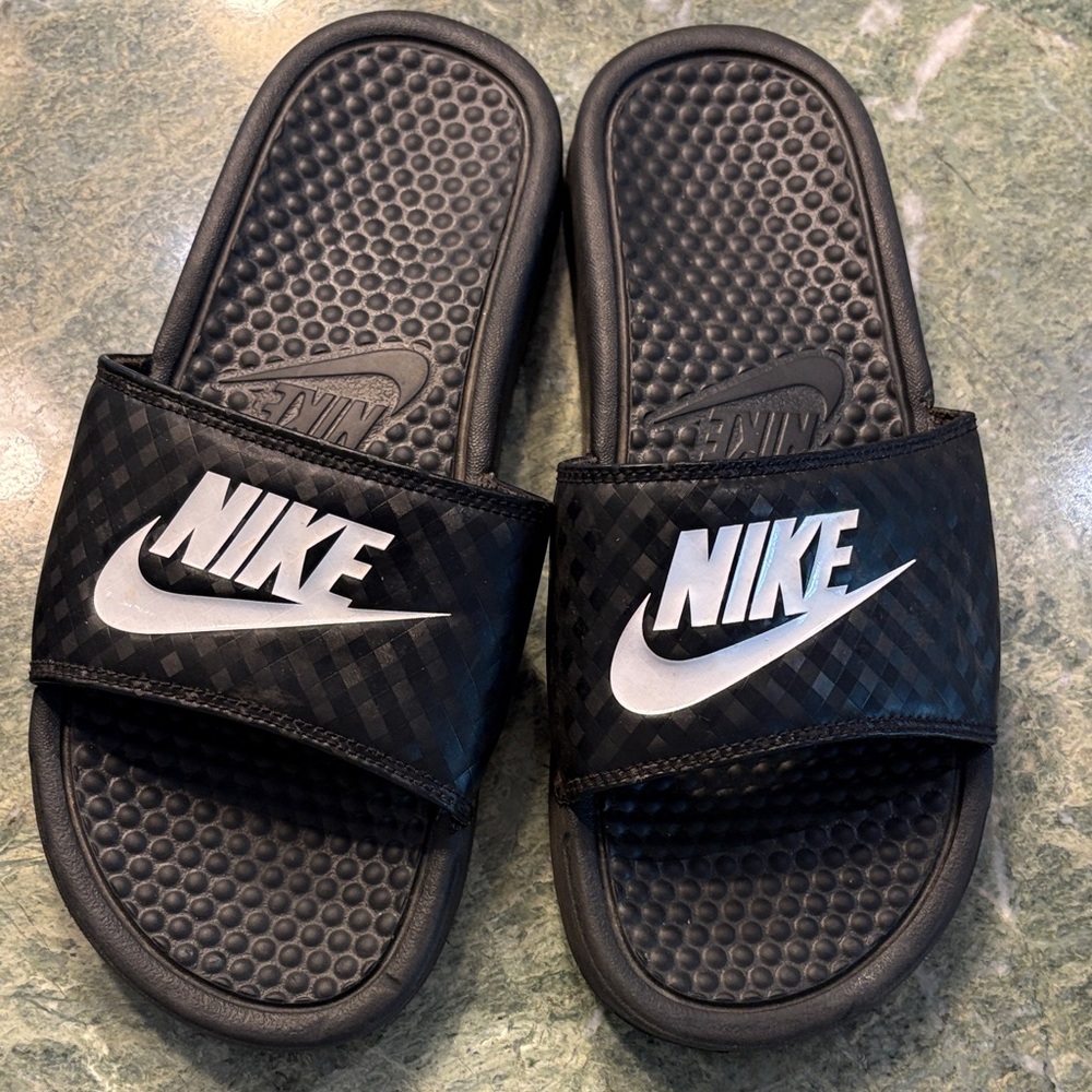 NIKE BENASSI BLACK COMFORT SLIP-ON SLIDE SANDAL SHOES WOMEN'S US 8 flip flop